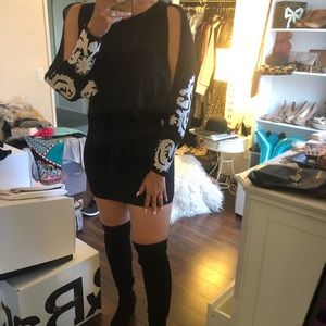 Sexy Peekaboo Sleeve Embroidered Dress - M